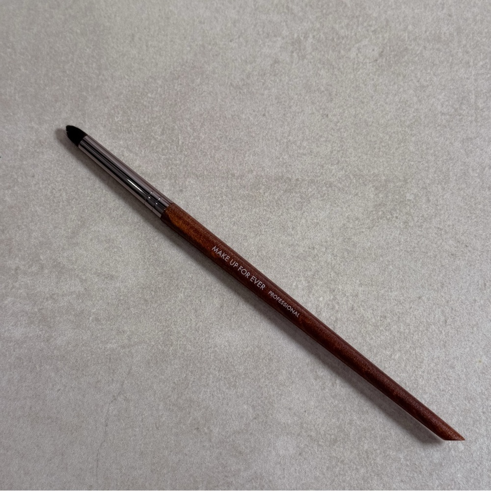 Make Up For Ever 212 Wavy Precision Eye Brush Professional Tool